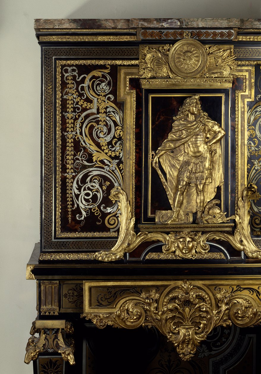 Arte Francia: Gabinete adorna la figura del Rey Luis XIV en Hércules Gaulois. Detalle. Mobiliario por André Boulle alrededor de 1700. Altura: 1,87m. París, Museo del Louvre de Andre Charles Boulle