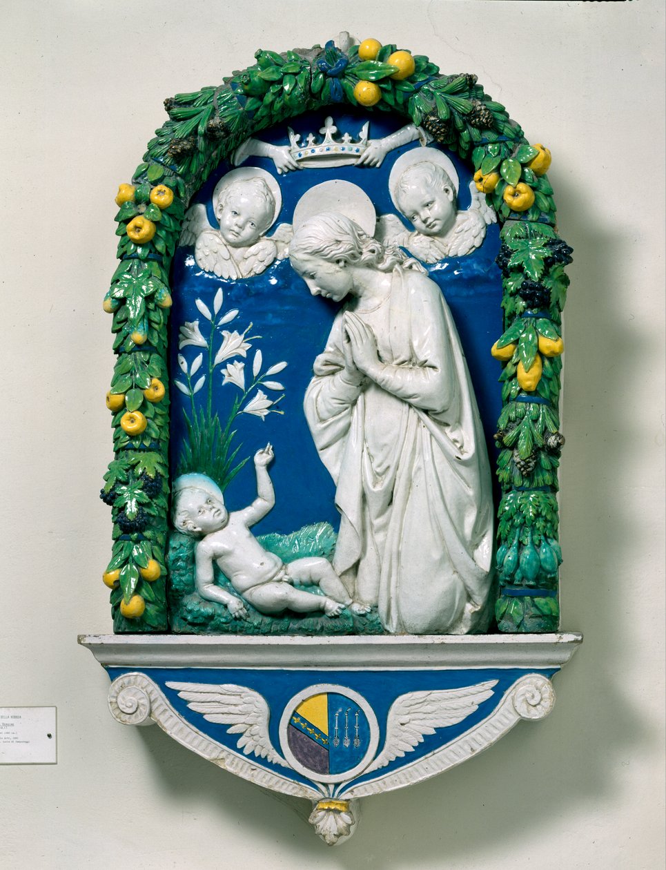 La adoración de la Virgen (La Madonna de los lirios) de Andrea Della Robbia