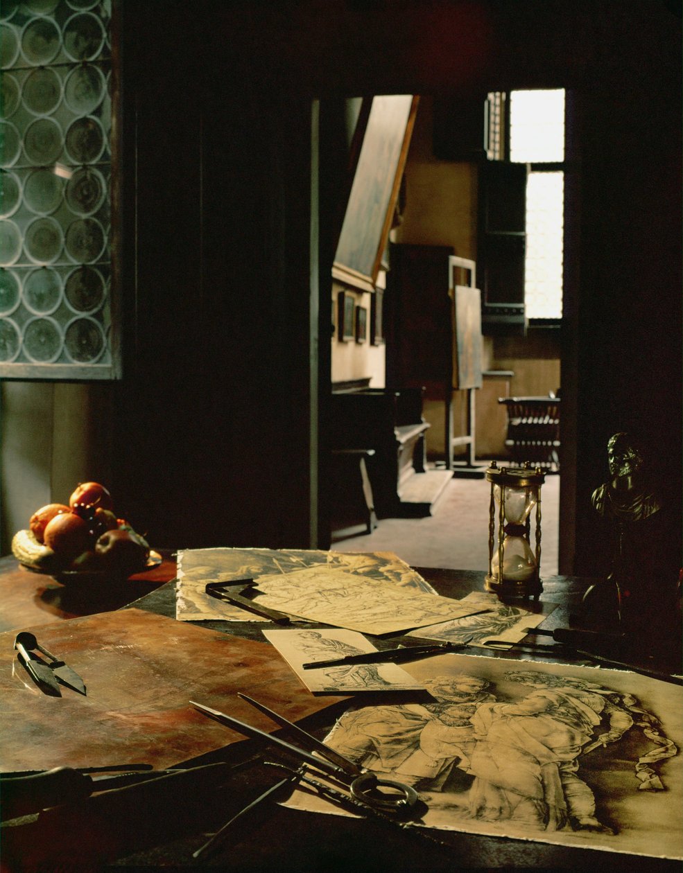 Estudio de Andrea Mantegna con sus dibujos y herramientas de grabador (dibujo) de Andrea Mantegna