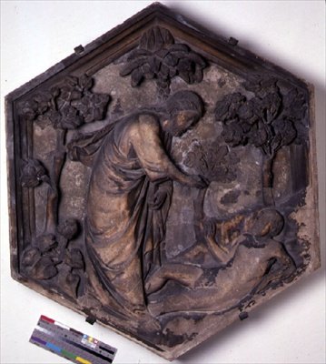La Creación de Adán, azulejo hexagonal decorativo en relieve de una serie que ilustra episodios del Génesis, posiblemente basado en diseños de Giotto (c.1266-1337) c.1334-48 de Andrea Pisano