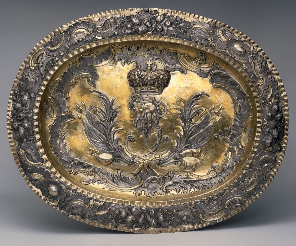 Plato con el monograma de Catalina II, 1762 de Andrei and Polozov, Aleksei Gerassimov