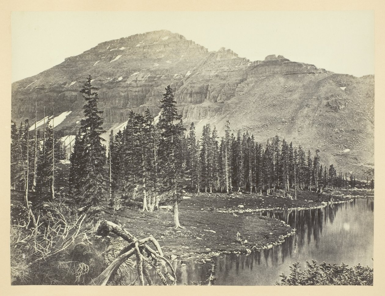 Lago en la cabecera del río Bear, montaña Uintah de Andrew Joseph Russell