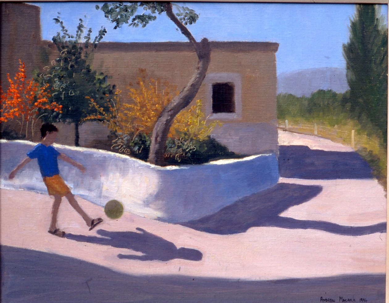 Niño con un balón de fútbol,Grecia de Andrew Macara