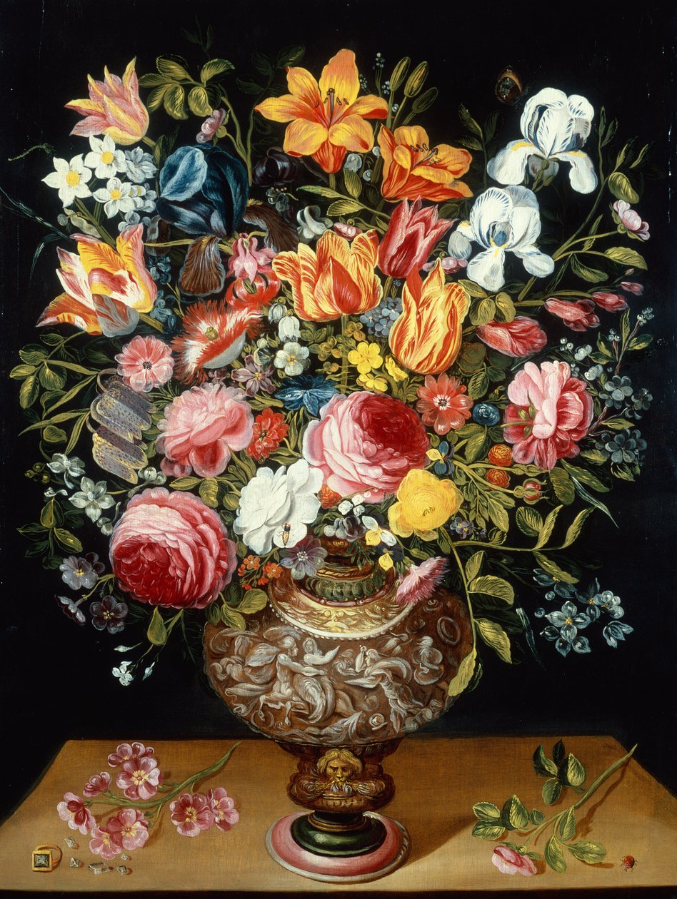 Rosas, tulipanes, narcisos, lirios y otras flores en una urna esculpida y una mariquita en una cornisa (óleo sobre lienzo) de Andries Daniels or Danielsz