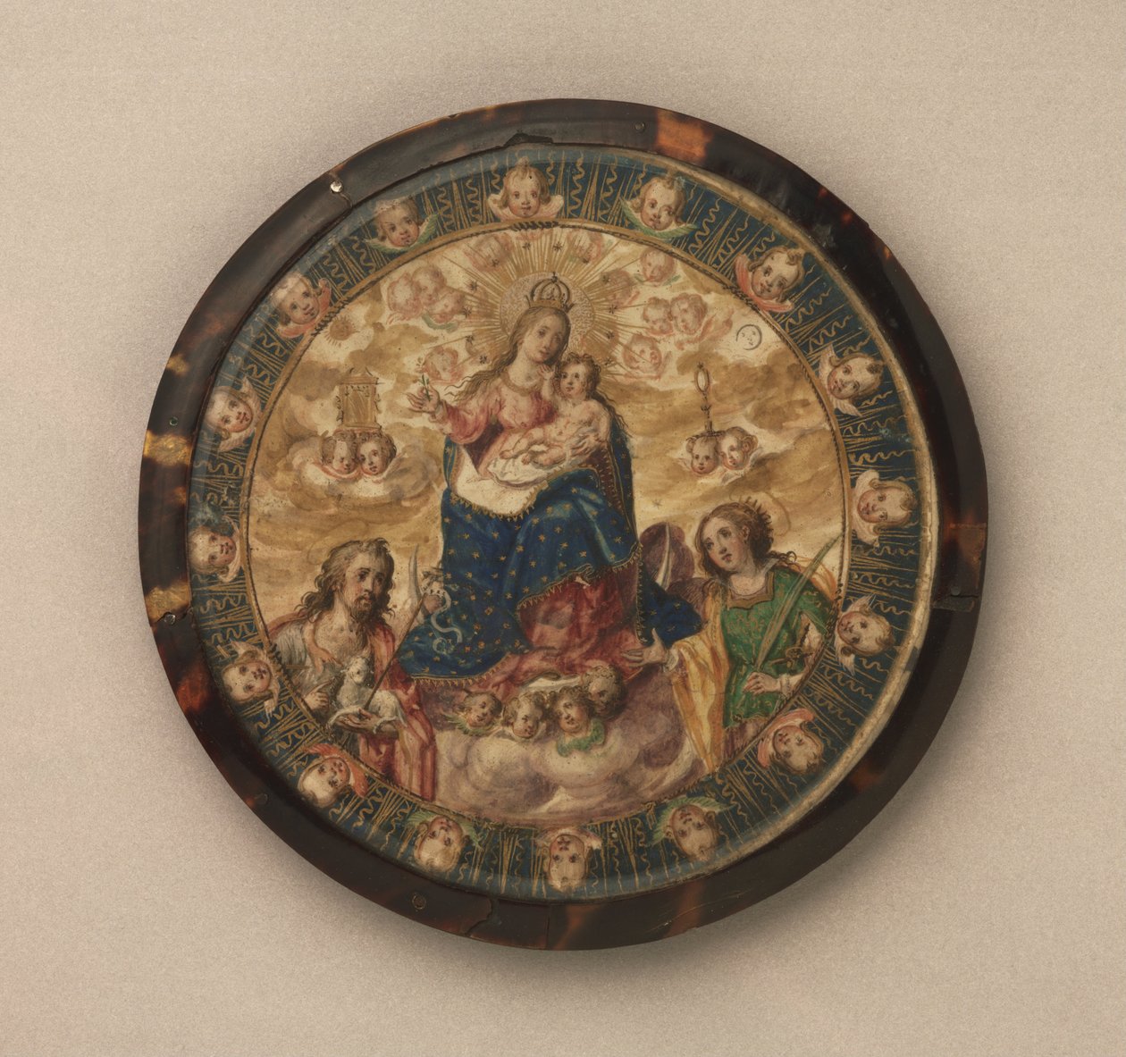 Escudo de Monjas mostrando a la Virgen y el Niño con los Santos Juan Bautista y Catalina de Alejandría de Andrés Lagarto