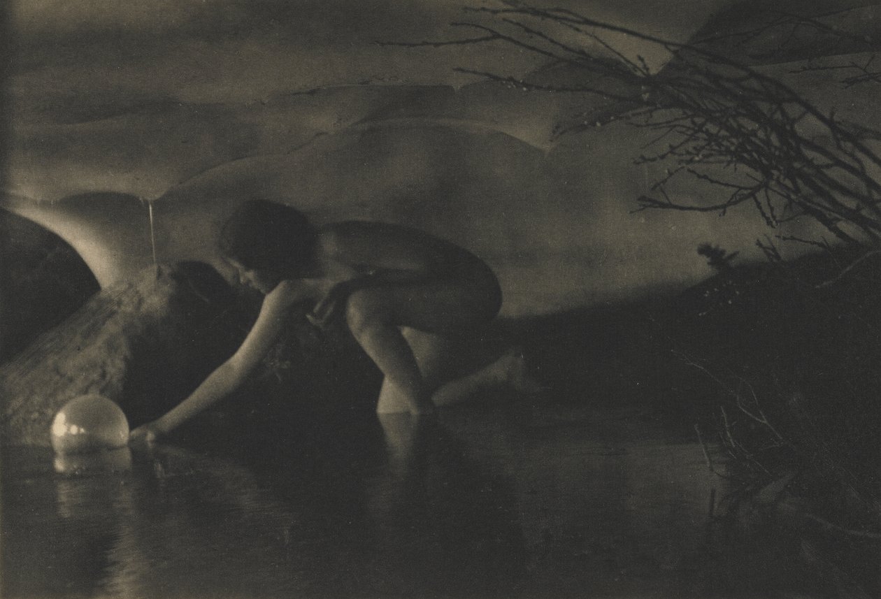 La burbuja (fotograbado) de Anne W. Brigman