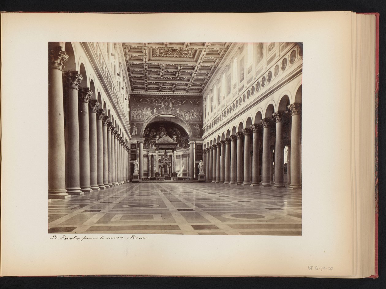 Interior de San Pablo Extramuros en Roma, Italia San Paolo fuori le Mura. rom (título en objeto) de Anonymous
