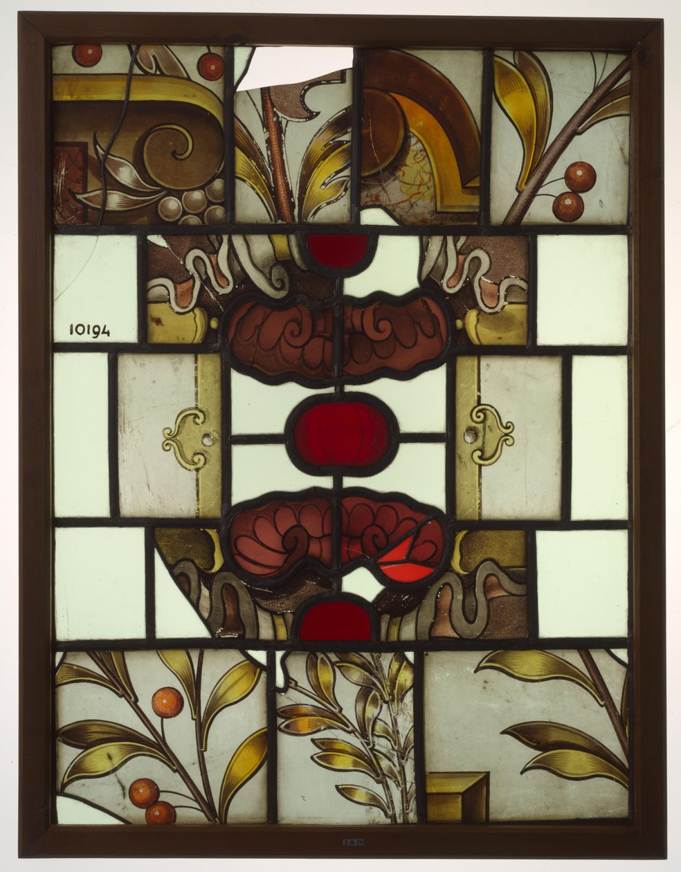 Panel con rombos de colores, fragmentos de una gran composición de cartuchos, frutas, etc. de Anonymous