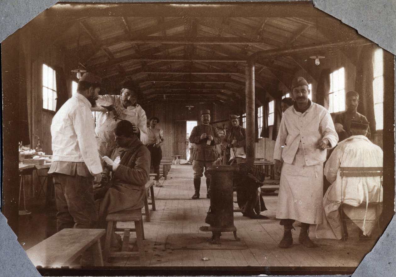 Primera Guerra Mundial 1914-1918: sala de curas para soldados franceses heridos. Couville en la Mancha, Baja Normandía, Francia. Fotografía anónima mayo de 1917. Colección privada, Stella de Anonymous Anonymous