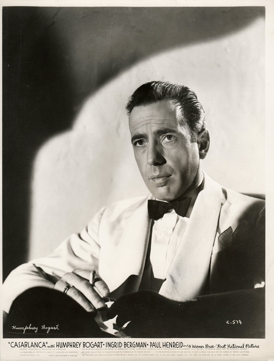 Humphrey Bogart (1899-1957) en la película Casablanca de Michael Curtiz por Anónimo de Anonymous Anonymous