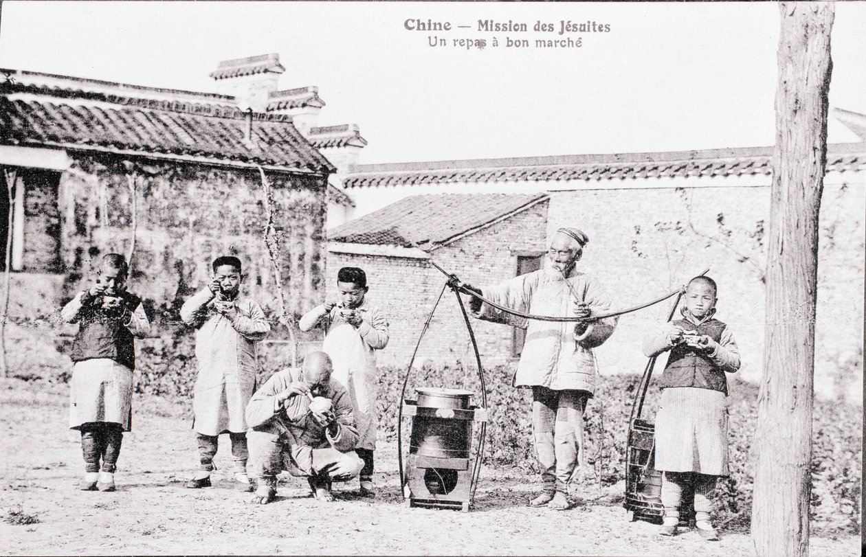 Misión de los jesuitas proporcionando comidas baratas en China Fotografía de principios del siglo XX - Colección privada de Anonymous Anonymous