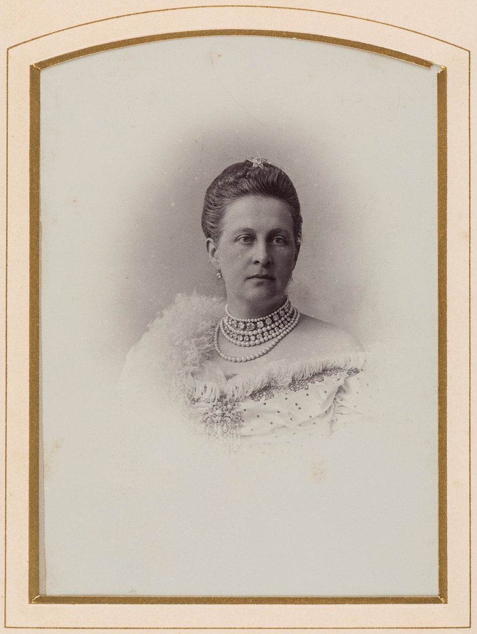 Olga Constantinovna de Rusia, reina de los Helenos - Retrato de la Gran Duquesa Olga Constantinovna de Rusia (1851-1926), Anónimo. Fotografía de albúmina. Colección Privada de Anonymous Anonymous