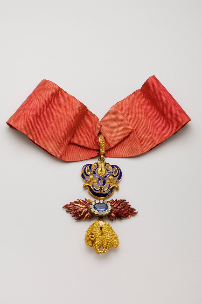 Orden del Toisón de Oro: Toisón de Oro español - Insignia perteneciente a Jean Charles de Saldanha Oliveira e Daun (1790-1876) - Mediados del siglo XIX - Oro, diamantes, zafiro y esmaltes - H 10,6 cm; w 7,6 cm; peso: 96 g - Colección privada de Anonymous Anonymous
