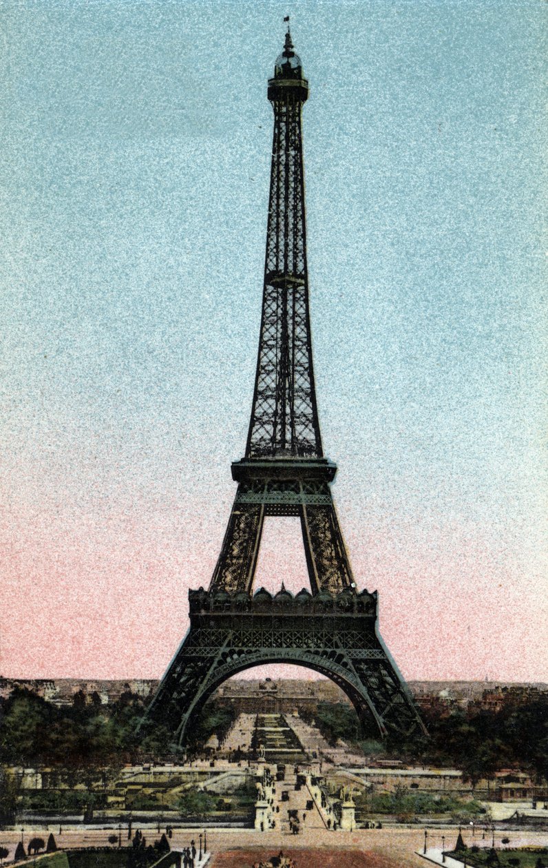 París: vista de la Torre Eiffel construida entre 1887 y 1889 por Gustave Eiffel (1832-1923). Fotografía de 1920 en "Álbum Artístico" de la ciudad de París. Colección privada de Anonymous Anonymous