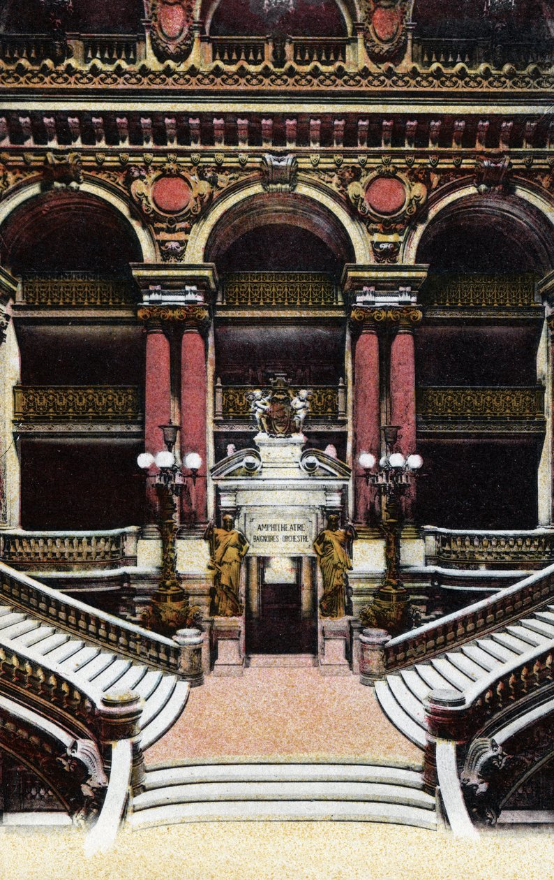París: vista de la gran escalera de la Ópera Garnier. Fotografía de 1920 en 