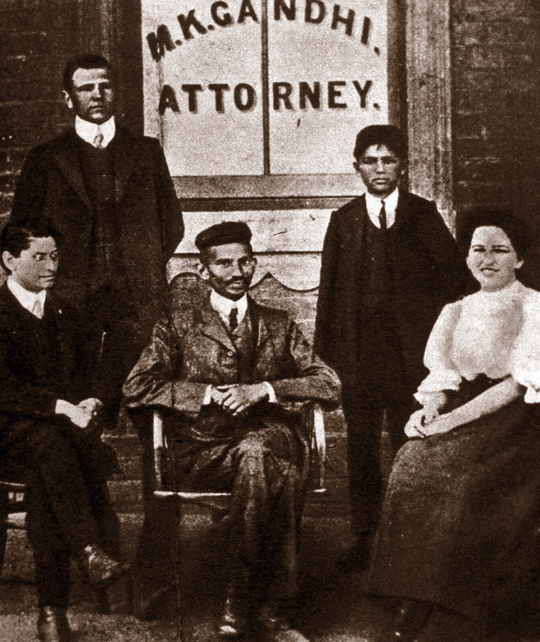 Retrato del líder político Mohandas Karamchand Gandhi (1869-1948) abogado en Durban, Sudáfrica. Fotografía 1893 de Anonymous Anonymous