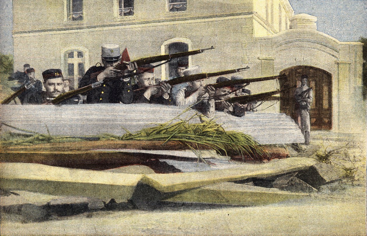 Revolución portuguesa: barricada en una calle de Lisboa. Grabado. Uno de los periódicos Le petit parisien del 23/10/1910. Colección privada de Anonymous Anonymous