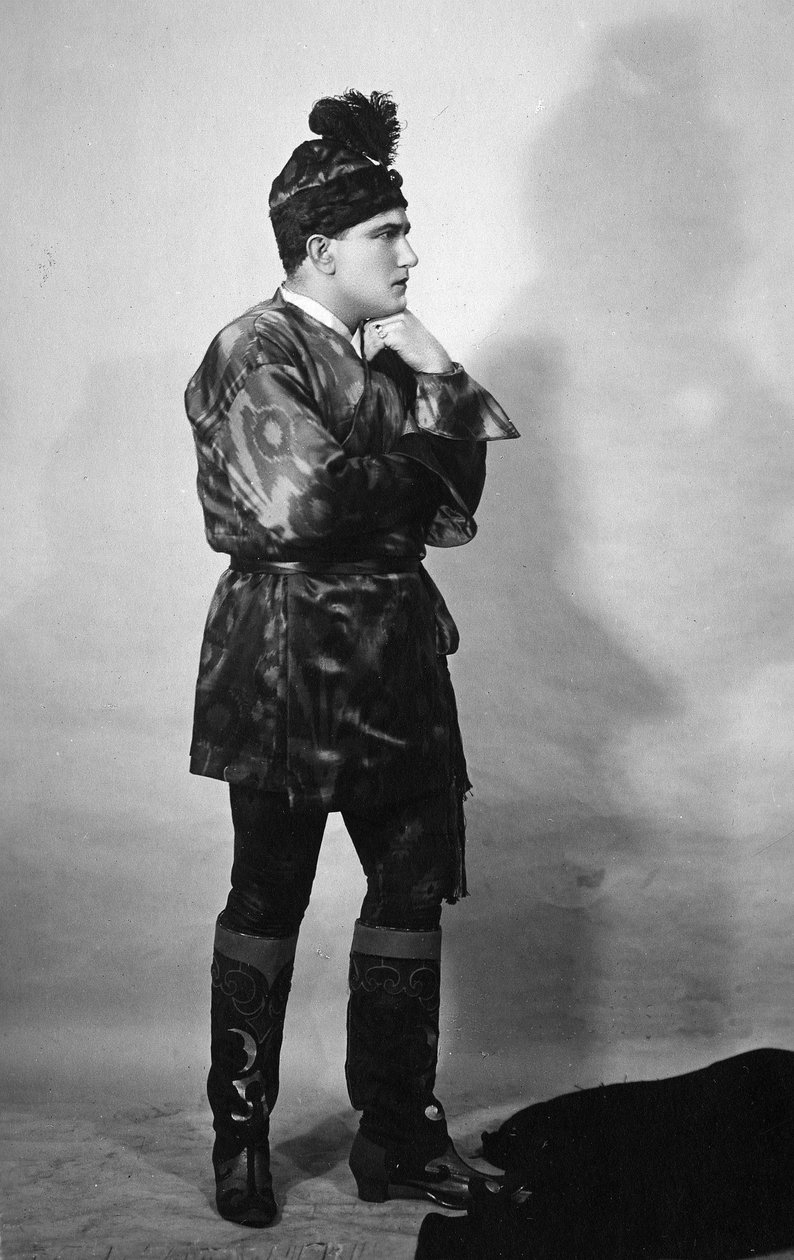 Tenor Miguel Fleta en el estreno de “Turandot” de Giacomo Puccini en el Teatro alla Scala de Milán, 25 de abril de Anonymous Anonymous