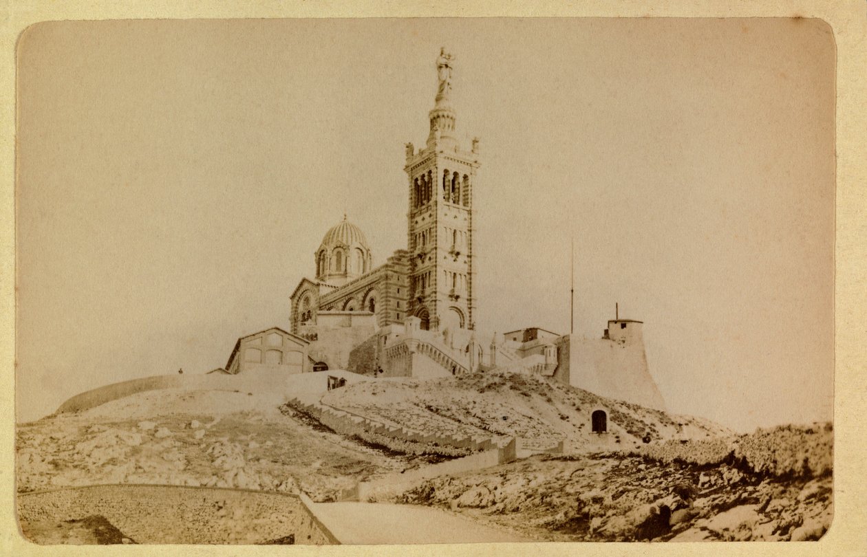 La ciudad de Marsella y sus alrededores alrededor de 1885-1890: Notre Dame de la Garde de Anonymous Anonymous