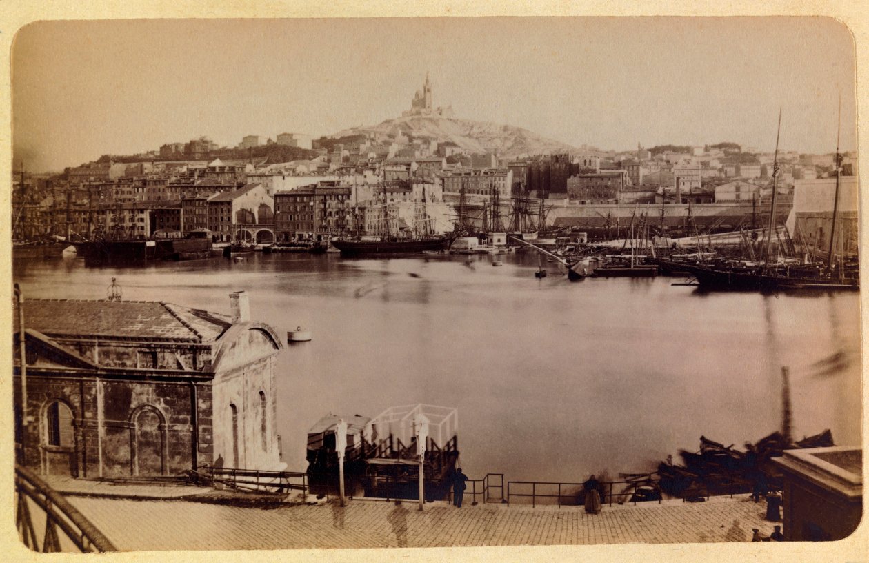 La ciudad de Marsella y sus alrededores alrededor de 1885-1890: El puerto viejo y Notre Dame de la Garde, colección privada de Anonymous Anonymous