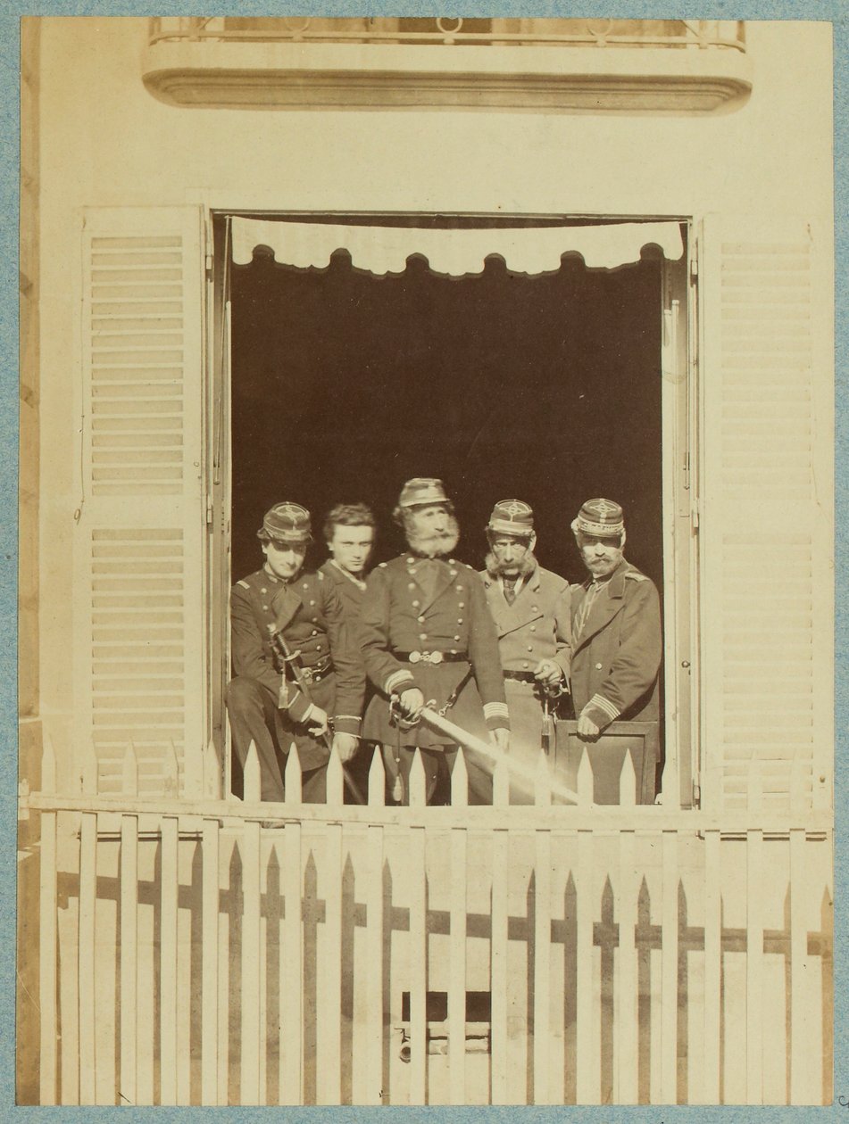 El estado mayor de la plaza Vendome durante la Comuna, hacia 1871 (foto b/n) de Anonymous Anonymous