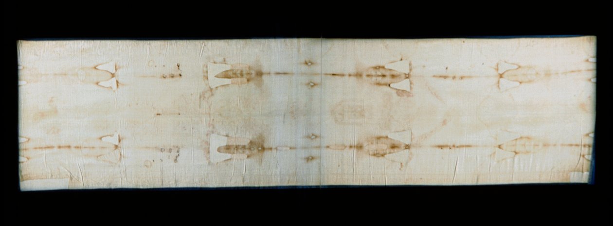 La Sábana Santa de Turín (o sudario o sacra sindone), sábana de lino que muestra rastros (supuestamente de Cristo) de tortura de un cuerpo. Capilla Real de la Catedral de San Juan Bautista de Turín, Italia de Anonymous Anonymous