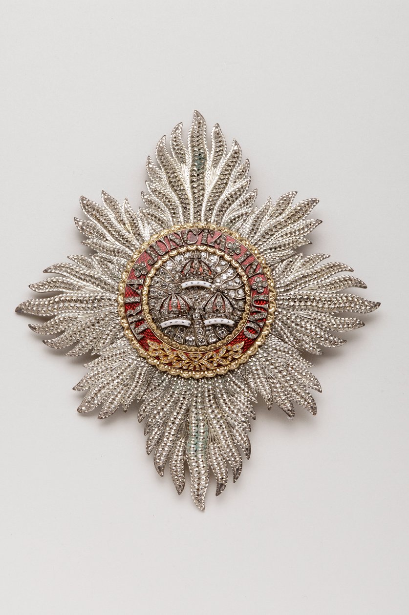 Reino Unido - Orden del Baño: placa de caballero perteneciente a Jorge IV (1762-1830), Regente, luego Rey de Inglaterra (1820-1830) - Fabricado por Rundell, Bridge & Rundell, Londres - 1813 - Oro, plata, diamantes y esmaltes - H 11,9 cm; w 10,6 cm; peso: de Anonymous Anonymous