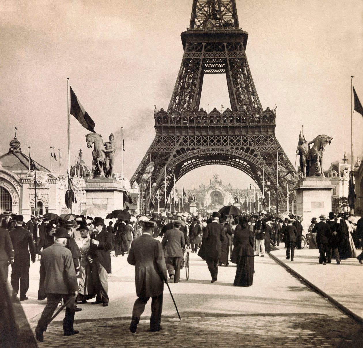 Exposición Universal de 1900 en París: Vista tomada en Champs de Mars - Colección privada de Anonymous Anonymous