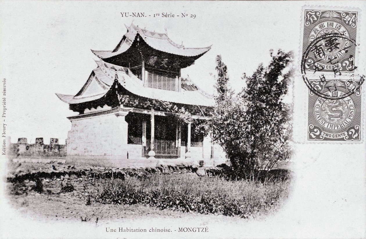 Vista de una vivienda china en Mong Tse en la región de Yunnan, China. Fotografía de principios del siglo XX. Colección privada de Anonymous Anonymous
