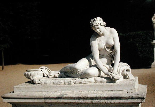 Ninfa con una concha, del Parterre de Latone de Antoine Coysevox