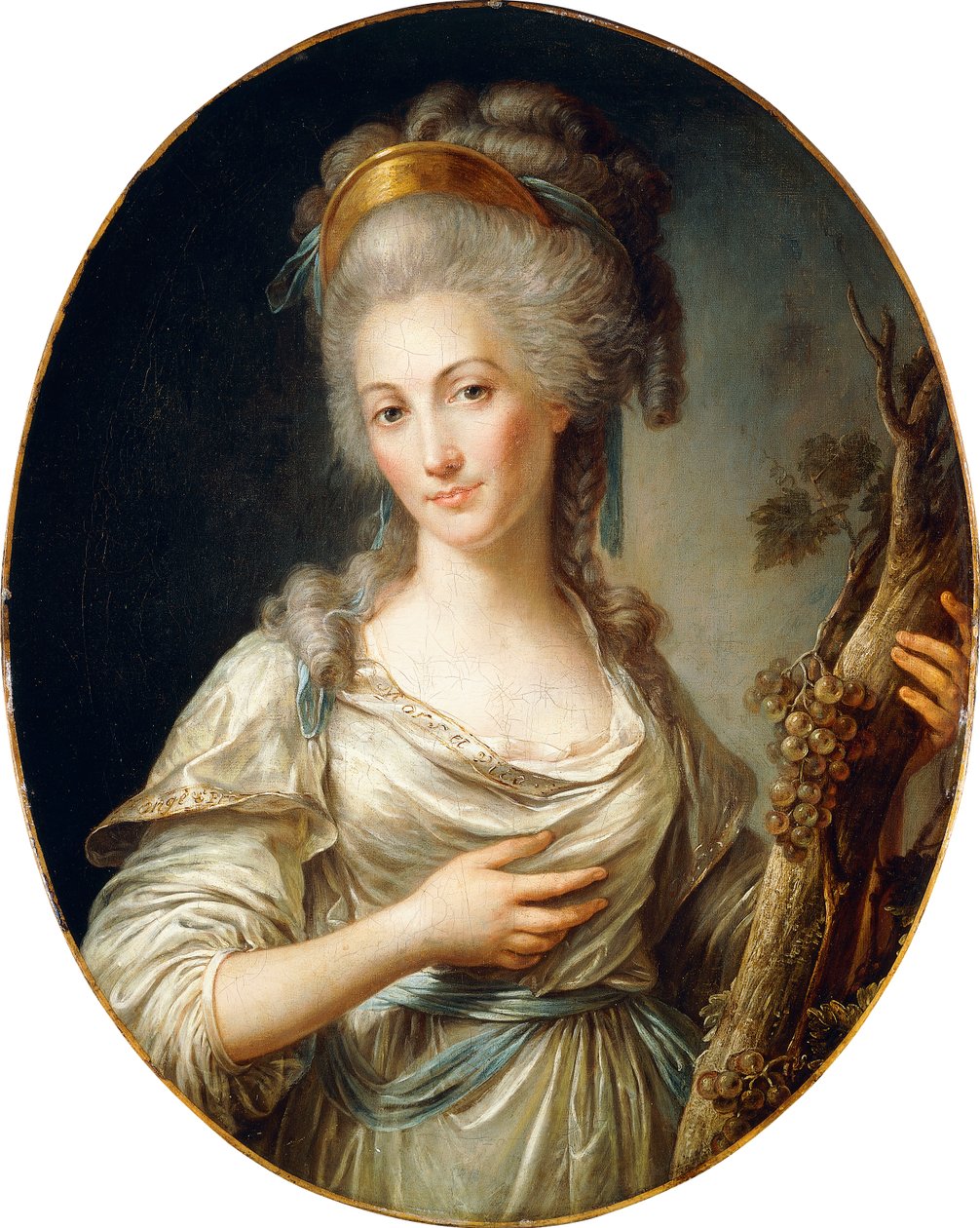 Retrato de una dama, se dice que es la Princesa de Lamballe, de pie, tres cuartos de longitud, con un vestido blanco y una faja azul de Antoine Vestier