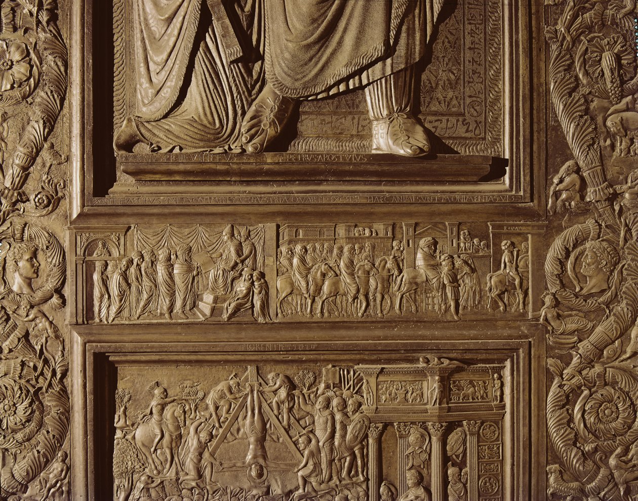 Detalle de la puerta central de la basílica, decorada 1439-45 (bronce) de Antonio Filarete