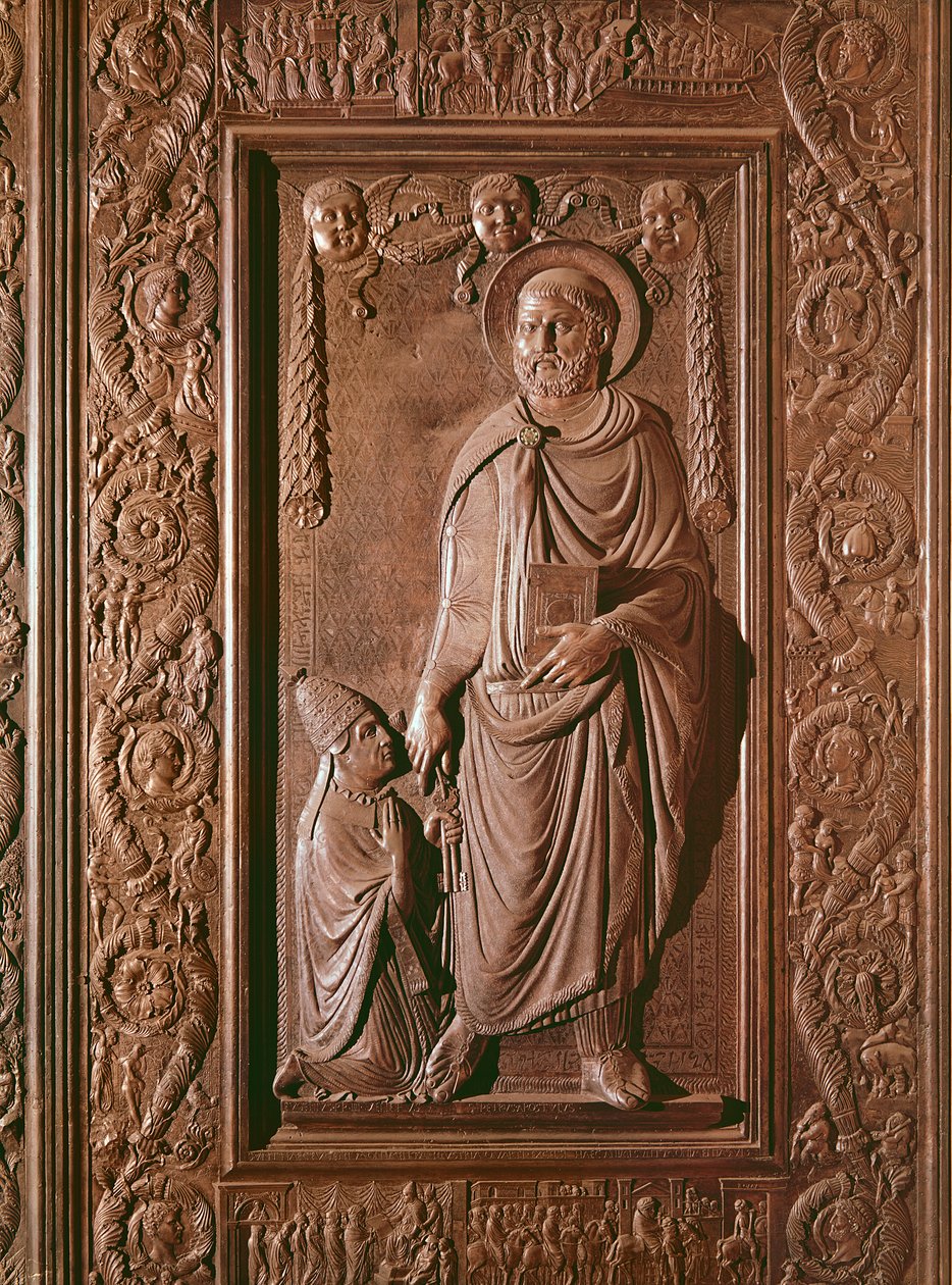 San Pedro (detalle) de la puerta central de la basílica, decorada 1439-45 de Antonio Filarete