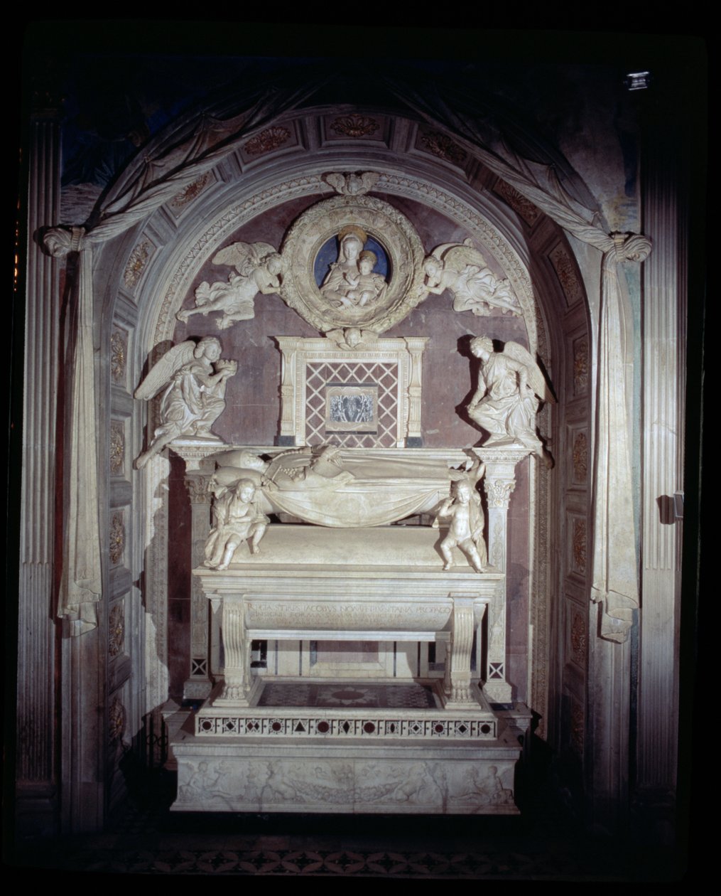 La Tumba del Cardenal de Portugal, 1460-6 de Antonio Rossellino