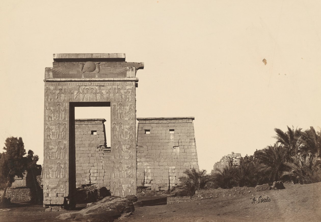 Karnak: Puerta de Khonsu de Antonio Beato