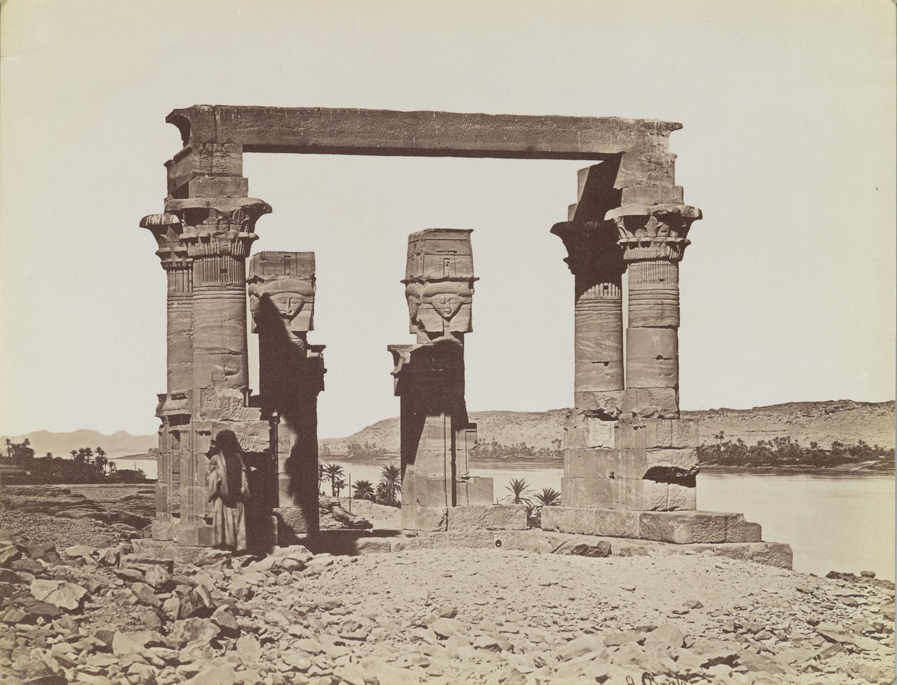 Kiosco de Qertassi, vista desde el sur del kiosco de Antonio Beato