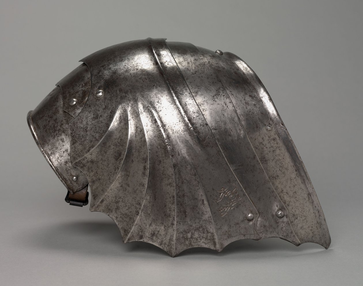 Hombrera gótica en forma de abanico, c.1485-1500 de Antonio Missaglia
