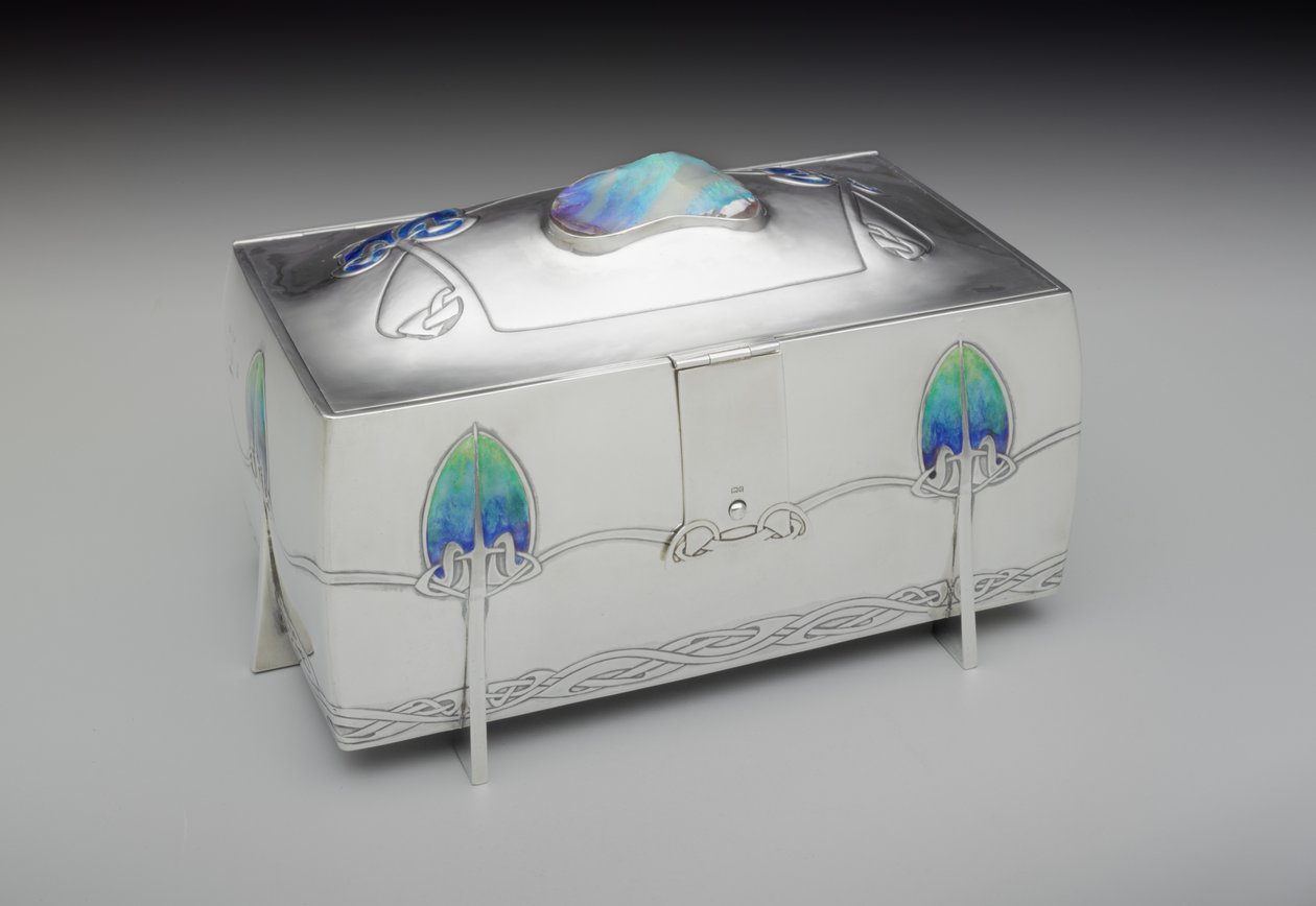 Caja (modelo 652 variante) de Archibald Knox