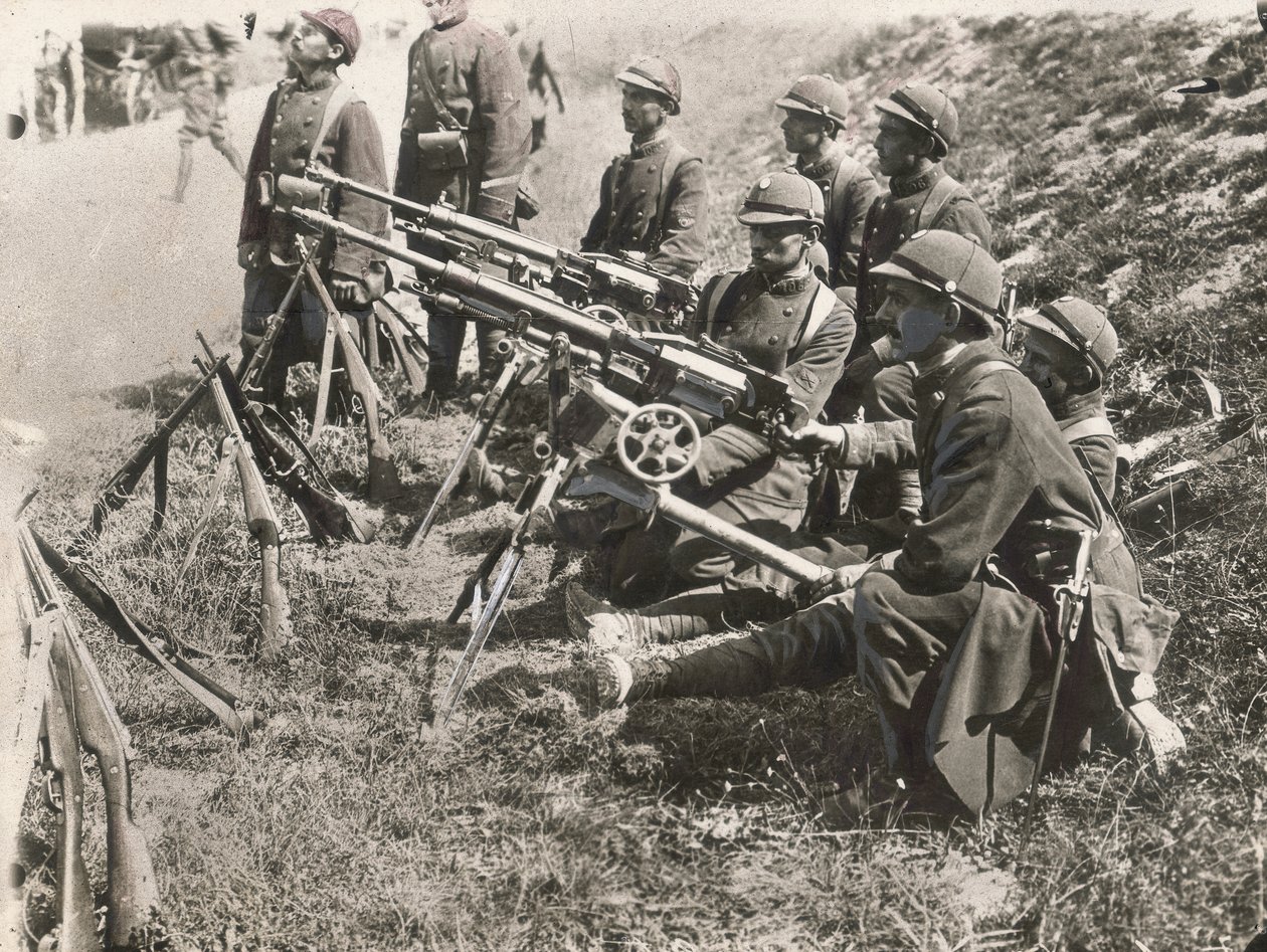 Dragones franceses con ametralladoras durante la Primera Guerra Mundial (foto en b/n) de Argus Photographic Agency