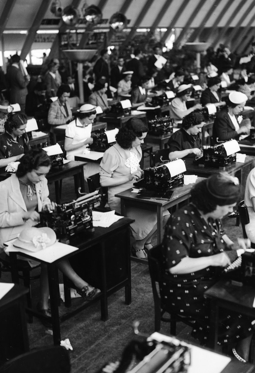 Mecanógrafas trabajando, Italia, 1938 de Armando Bruni