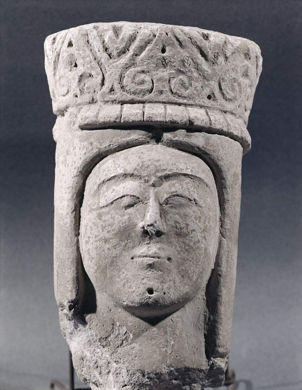 Cabeza de una Reina Armenia, siglo XI o XII de Armenian School