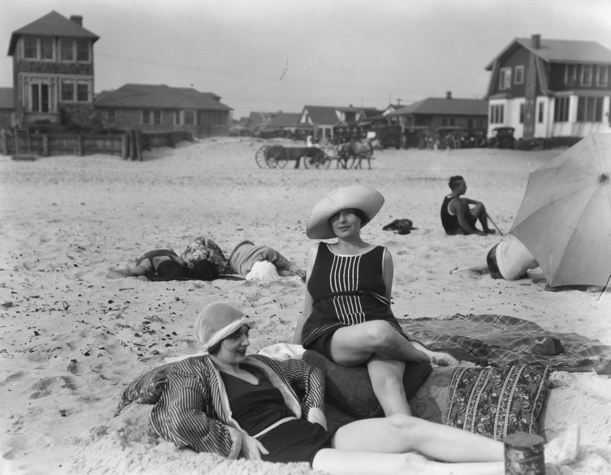 Dos mujeres en Long Beach, Nueva York, 1910 de Arnold Genthe