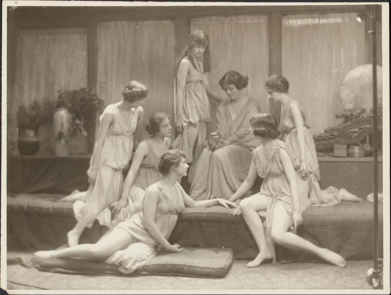 [Isadora Duncan y Grupo] de Arnold Genthe
