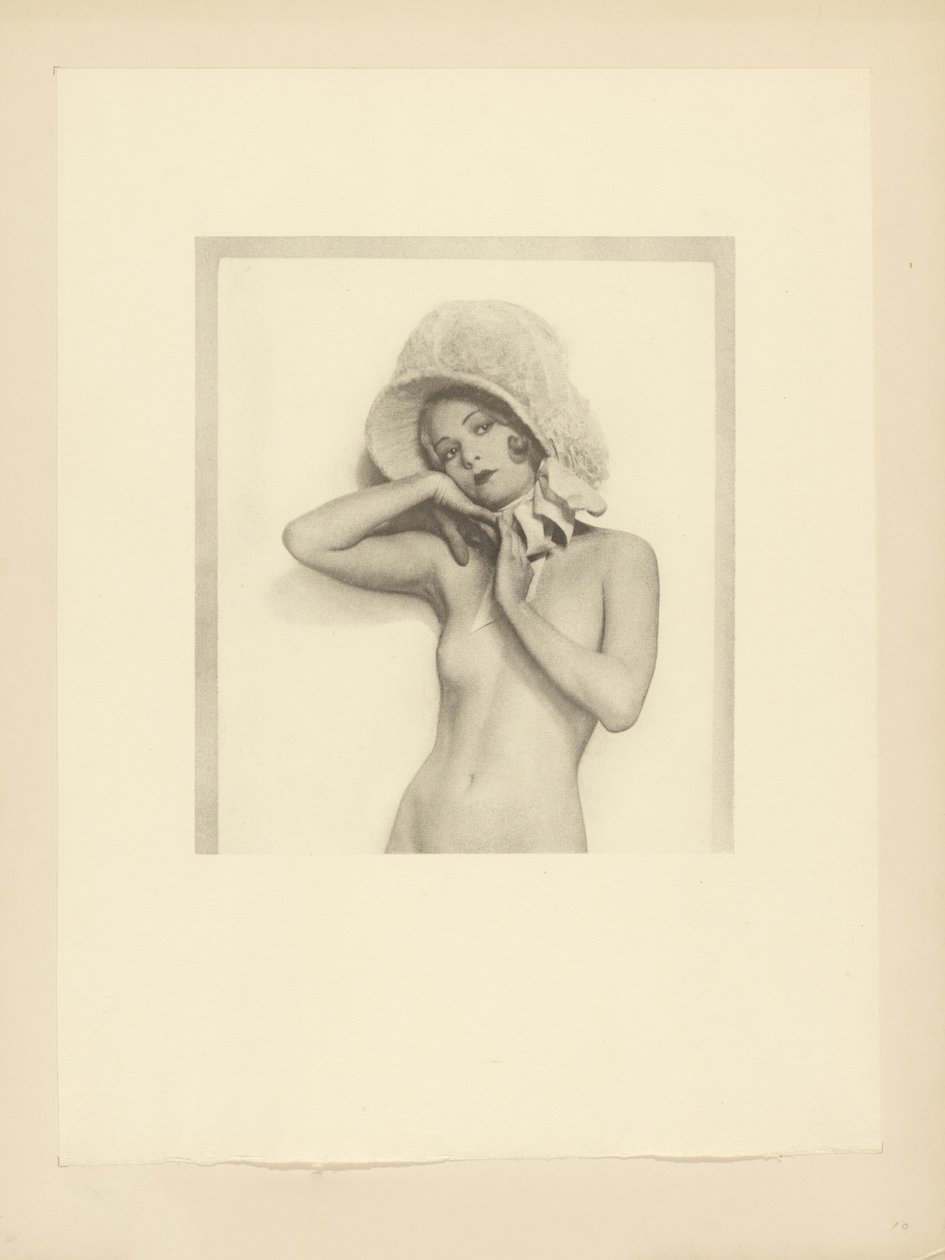 [Mujer desnuda con gorro de encaje] de Arthur F. Kales