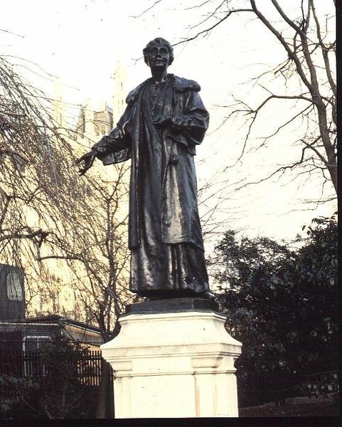 Estatua de Emmeline Pankhurst (1857-1928) 1930 (bronce) de Arthur George Walker