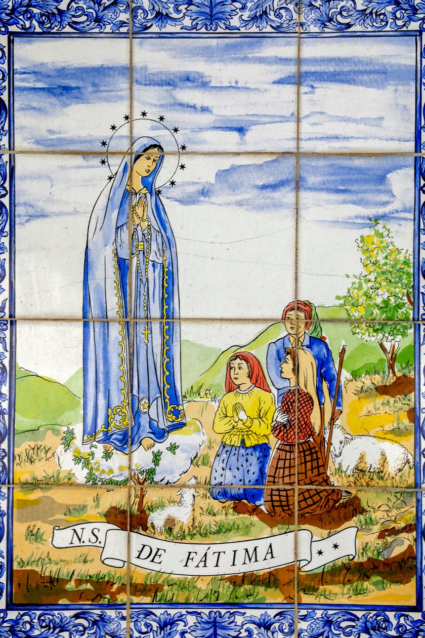 Mosaico de Fátima en la iglesia del monasterio armenio de Nuestra Señora de Bzommar, 2022 (foto) de Artist Unknown