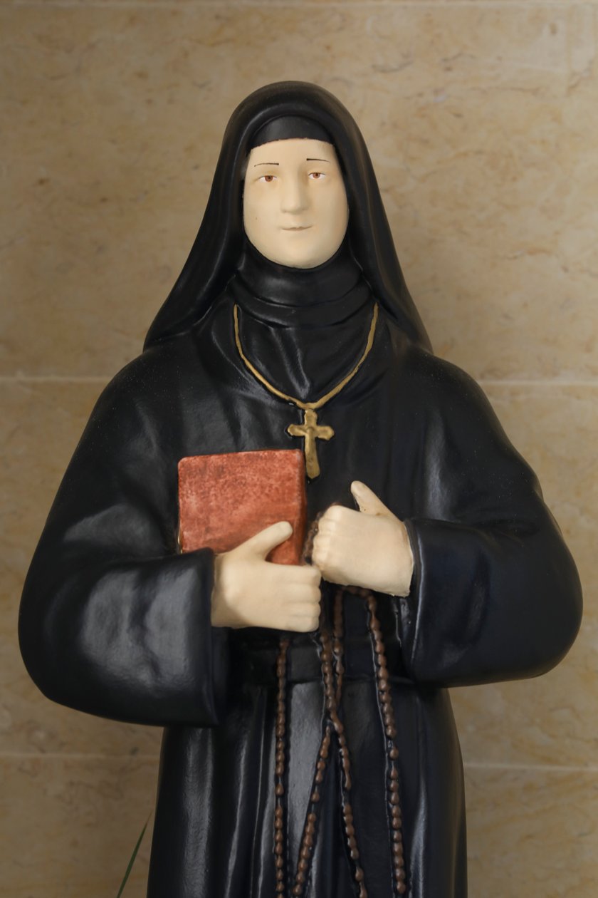 Estatua de Santa Marie McKillop en una iglesia maronita de Jieh, 2022 (foto) de Artist Unknown