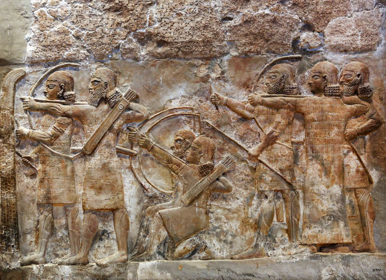 Arqueros del Ejército Asirio Conquistando una Ciudad Fortificada, relieve de Nimrud, c.865 a.C. de Assyrian