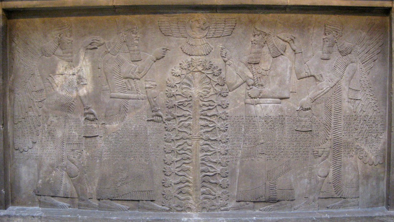 Relieve con dos figuras de Ashurnasirpal, seres mitológicos alados y el dios Ashur, ante el Árbol de la Vida, 885-860 a.C. de Assyrian