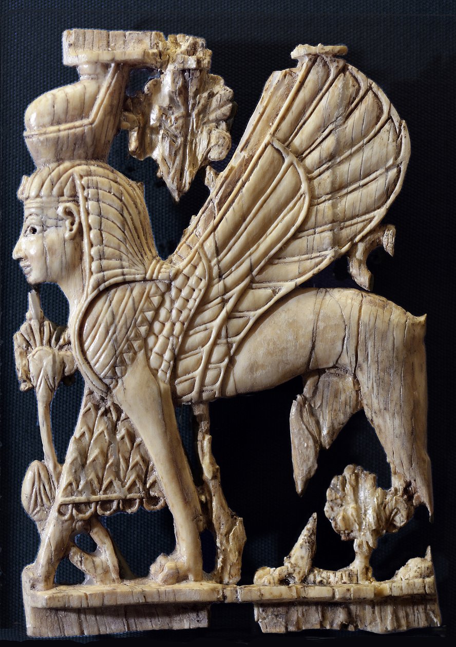 Grifo alado con cara humana, decoración de muebles de marfil de estilo fenicio, Nimrud, 800-700 a.C. (marfil) de Assyrian